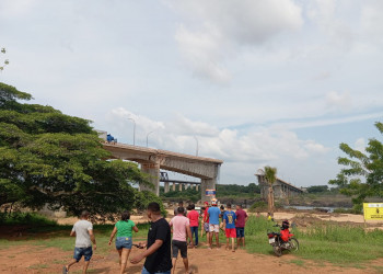 Ponte que liga Tocantins e Maranhão desaba sobre rio