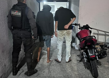Polícia prende dupla e recupera moto roubada na zona Sul de Teresina
