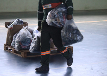 Sejus reaproveita itens apreendidos e entrega mais de 6 mil kits a egressos do sistema prisional