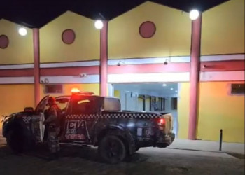 Mulher invade motel, flagra traição e ataca amante com gargalo de garrafa em Teresina