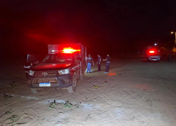 Homem é encontrado morto com perfurações de arma de fogo em terreno baldio no Piauí