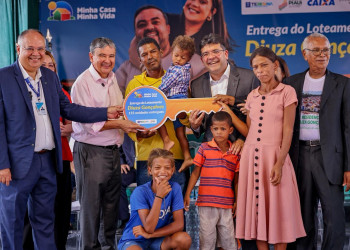 Em Teresina, 132 famílias recebem as chaves da primeira casa própria com a presença remota de Lula