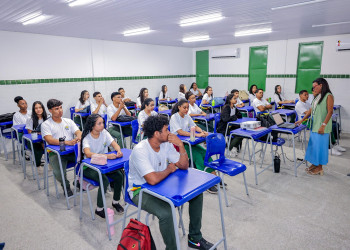 Rede Estadual inicia ano letivo com mais de 150 mil estudantes e cerca de 5 mil novos professores em sala de aula