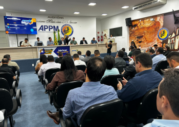 Prefeitos aprovam teto de R$ 350 mil para contratação de shows artísticos no Piauí