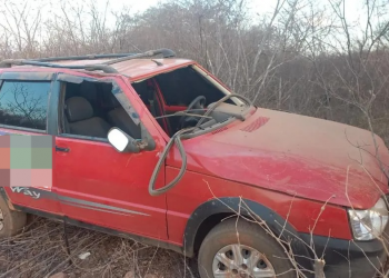 Ex-vereador e esposa são resgatados após carro capotar no interior do Piauí