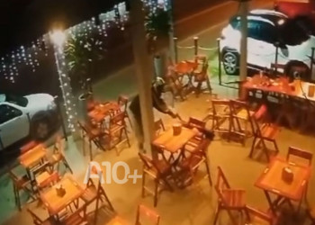 Dono de loja de veículos morre no hospital após ser atacado a tiros em restaurante no interior do Piauí; VÍDEO