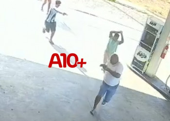 Câmeras de segurança registram ataque a homem em posto de combustível no Piauí; foi atingido com disparo e pauladas