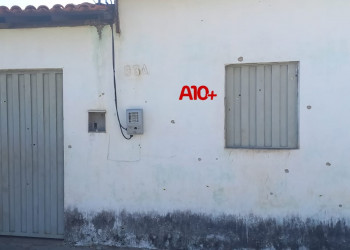 Homem morre em ataque a tiros no interior do Piauí; casa ficou cravejada de balas