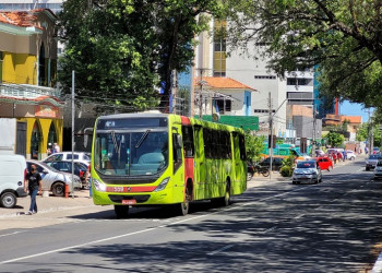 Greve dos motoristas e cobradores de ônibus é suspensa após acordo em Teresina