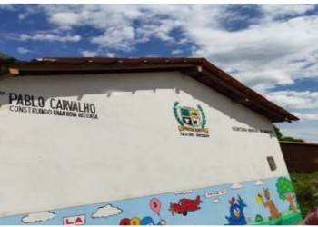 Justiça condena prefeito que utilizou recursos públicos para pintar o próprio nome e slogan em escolas e postos de saúde no Piauí