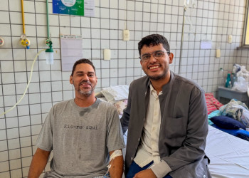 Cirurgia de hérnia cervical no HGV devolve movimentos e qualidade de vida a paciente de 33 anos