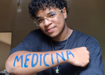 Ex-monitor aprovado em Medicina vira inspiração para o programa Oportunidade Jovem