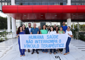 Manifestantes cobram tramitação de ação contra Humana Saúde que prejudica autistas em Teresina