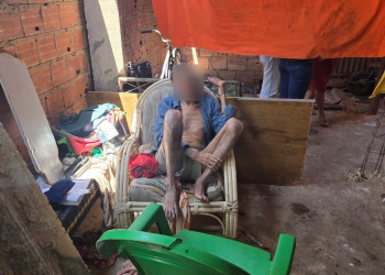 Idoso de 86 anos e crianças são resgatados em casa com condições insalubres em Timon; mulher é presa