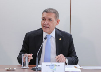 Suspensão do ‘Exército do Lula’ no WhatsApp amplia tensão entre Nunes Marques e TSE