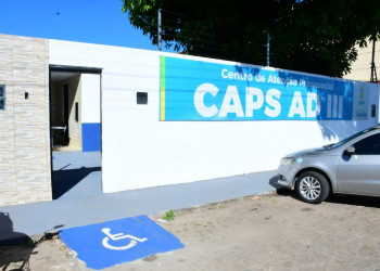 Prefeitura de Floriano apresenta novas instalações do CAPS AD III em visita institucional