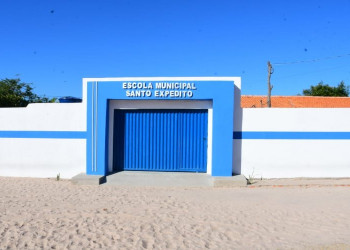Prefeitura entrega escola completamente reformada à comunidade Exu nos 128 anos de Floriano