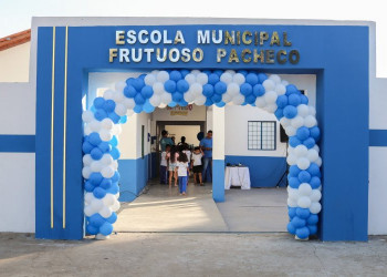 128 anos: Prefeitura de Floriano entrega reforma e ampliação de escola e reurbanização da praça do bairro N. Sra. da Guia