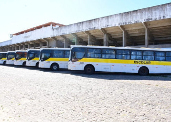 Prefeitura de Floriano inicia vistoria da nova frota de transporte escolar da rede municipal