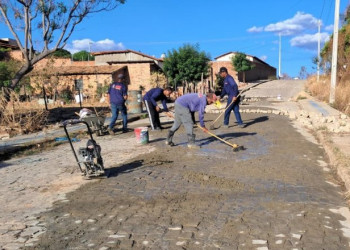 Prefeitura de Floriano percorre 13 bairros com Operação Tapa-Buracos no mês de agosto