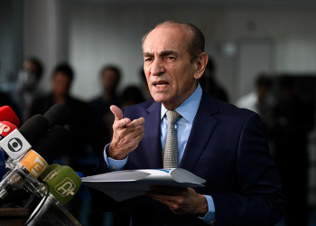 Fim da reeleição: senador propõe antecipar medida para 2030 e CCJ do Senado adia votação