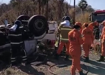 Homem morre após colisão entre carro e caminhão em rodovia no interior do Piauí