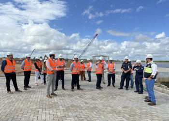 Comitiva do governo federal visita Porto Piauí para discutir futuras operações