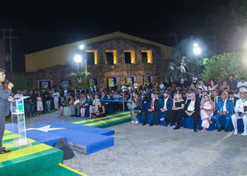 Rafael Fonteles entrega Medalha do Mérito Renascença a 27 personalidades em Parnaíba