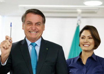 Jair Bolsonaro é internado para cirurgia no ombro, e Michele pede oração