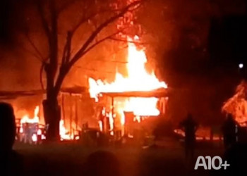 Incêndio destrói barracas de palha e deixa moradores assustados durante festejos no Piauí; VÍDEO!