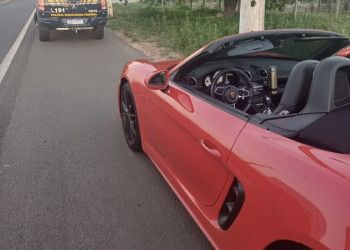 Polícia flagra veículo de luxo em alta velocidade e apreende arma de fogo no interior do Piauí