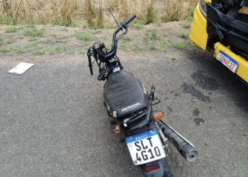 Jovem morre após colisão frontal entre motocicleta e caminhão no interior do Piauí