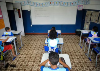 Reajuste da mensalidade escolar deve subir até 10%, o dobro da inflação prevista para 2024