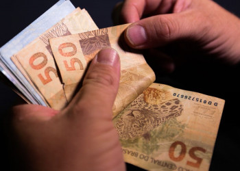 Governo projeta salário mínimo de R$ 1.631 no Orçamento de 2026; alta é de 7,44%