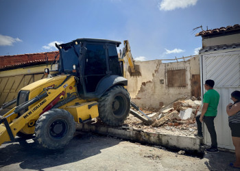 Prefeitura inicia reconstrução de casa após retirada de 40 toneladas de resíduos acumulados