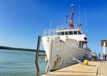 Porto Piauí recebe da Marinha do Brasil navio que mapeia o fundo do mar e instala sinais náuticos