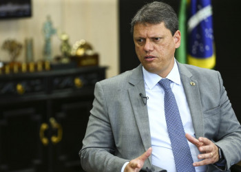 Moraes acata pedido da PGR e arquiva processo contra Tarcísio de Freitas