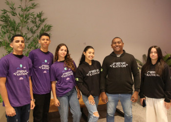 Estudantes de Oeiras e Valença se preparam para intercâmbio após vencerem o maior hackathon de escolas públicas do mundo