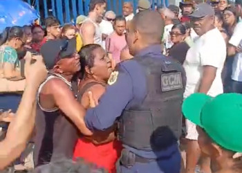 Após tumulto em local de votação, mulher é encaminhada à delegacia em Teresina; chamou guarda de “macaco”