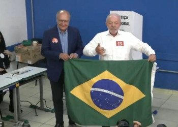 Lula vota na Grande SP e fala em ‘cumprir papel por causa do povo brasileiro’