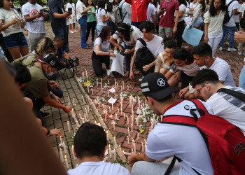 Amigos e familiares fazem ato em memória de Janaína Bezerra, estudante morta na UFPI