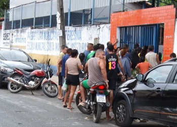 Sem merenda, escola de Teresina libera alunos mais cedo e pais reclamam de evasão e prejuízo no ensino