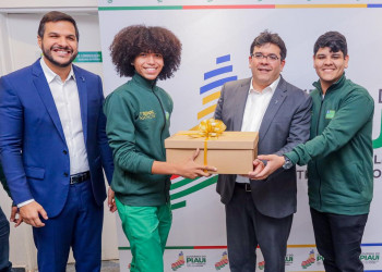 Governo entrega kits Seduckathon a estudantes piauienses que farão intercâmbio nos EUA na próxima sexta