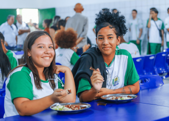 Mel produzido em agricultura familiar incrementa cardápio escolar no Piauí