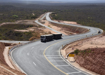 Caminhoneiros e produtores comemoram melhor trafegabilidade na BR-135 e Serra do Quilombo