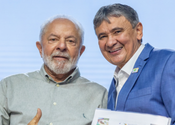 Ministro Wellington Dias acompanha apuração dos votos com Lula em São Paulo