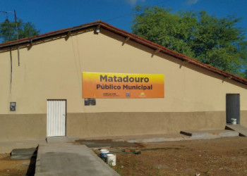 São Raimundo Nonato, no Piauí, cumpre decisão judicial e faz melhorias em matadouro público
