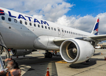 Voo de Teresina para Brasília é cancelado após avião colidir com pássaros antes de decolar