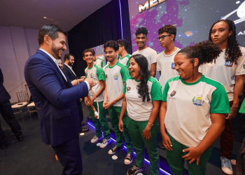 Cerimônia celebra medalhistas da OBA e da Jornada de Lançamento de Foguetes em Teresina