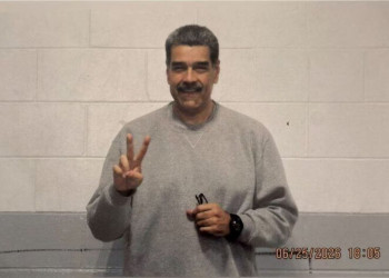 Perfil oficial posta fotos de Nicolás Maduro na prisão nos Estados Unidos; veja